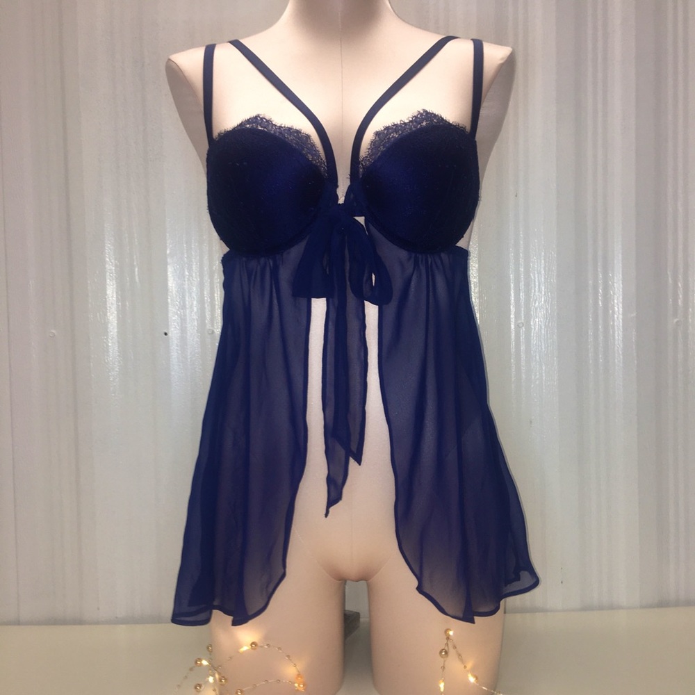 34C Victoria’s Secret Sexy Open-Front Chemise